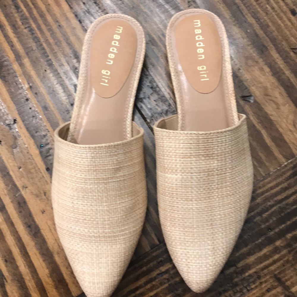 NEW Madden Girl Mules 8. Canvas/Tan